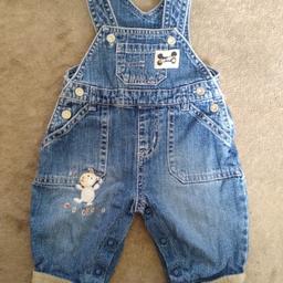 Very good clean condition however very tiny discolored mark on the bottom 
From Cherokee 
☀️buy 5 items or more and get 25% off ☀️
➡️collection Bootle or I can deliver if local or for a small fee to the different area
📨postage available, will combine clothes on request
💲will accept PayPal, bank transfer or cash on collection
,👗baby clothes from 0- 4 years 🦖
🗣️Advertised on other sites so can delete anytime