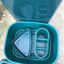 In this sale is a kitchen bin, sink bowl, pots drainer, cutlery unit and 2 holders(for dishcloths, washing up liquid etc). Dark green colour. These items are used so normal wear n tear but good condition. Feel free to ask any questions and thanks for looking 😊