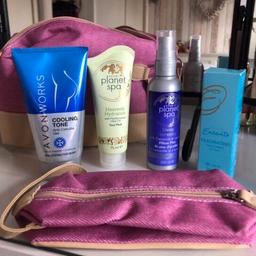 BN Avon Skincare Bundle in Estee Lauder makeup bags.

Lovely little Avon bundle in two Estée Lauder makeup wash bags. Consists of:-

🌟Avon Works Cooling Tone Anti-Cellulite Gel (150ml)

🌟Avon Planet Spa Heavenly Hydration Olive Oil Face Mask (75ml)

🌟Avon Planet Spa Sleep Serenity Pillow Mist (100ml)

🌟Avon Encanto Fascinating Hand Cream (30ml)

All unused and brand new.

Postage via 2nd class