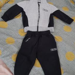 Grey and Black colour
2to3 years
Long sleeve
Very comfortable, in good condition