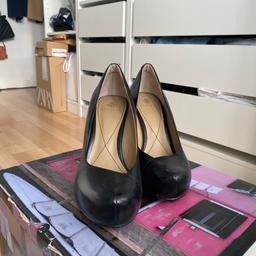 New ISOLA Black leather high heeled pump with gold logo hardware at the back.

New condition 
OFFERS WELCOME 

SIZE:7