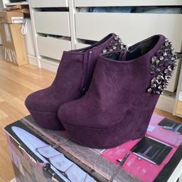 River island suede wedges in size 7. Beautiful studs at the back with zip fastening. Comes with extra heel sole replacement.

Size:7
Worn twice in great condition
OFFERS WELCOME