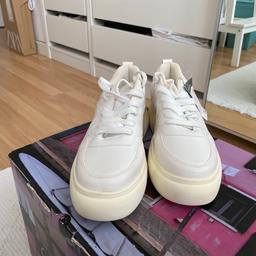 Primark white trainers in size 7. New still with tags

Size:7
White
New

Offers welcome