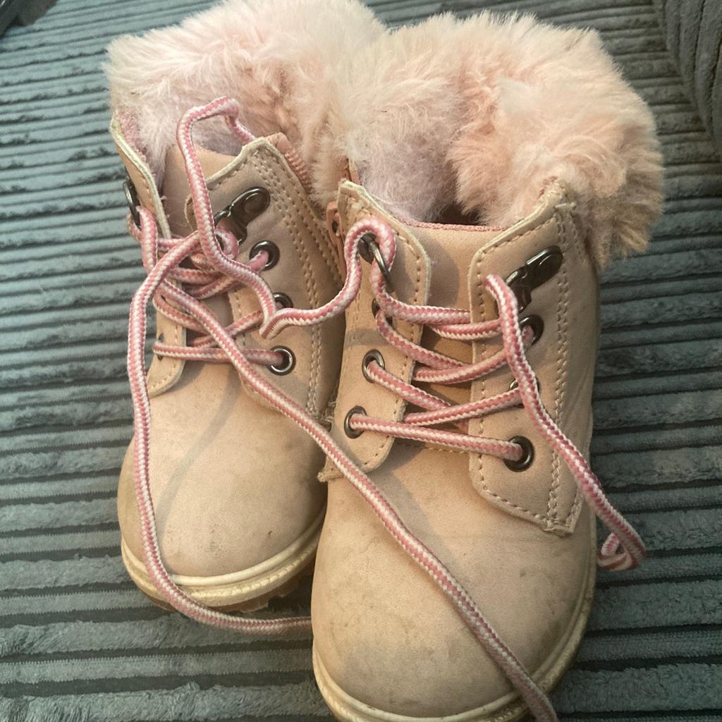 Pink girls boots good condition size 6
Free local delivery
Or total free delivery if paid in to Shpock