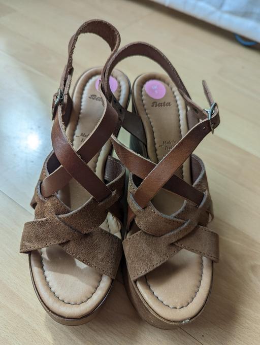 Buy & Sell East London Commercial Road - East London - Photos for BATA wooden wedge platform sandals size 5