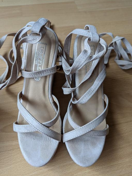 Buy & Sell East London Stepney - East London - Photos for TRUFFLE collection nude suede lace up wedges