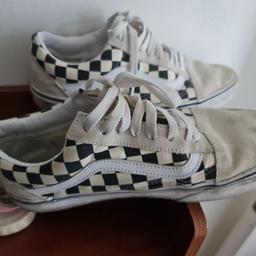 free size 7 mens... just need a wipe. I would say quite good condition.
I hope they help someone.