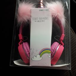 UNICORN HEADPHONES IN PINK WITH GLITTER ON EAR PART .
NEVER BEEN USED OR OPENED .
SELLING FOR A FRIEND.
NO OFFERS