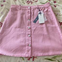 Pink denim skirt
Brand new, never worn
Has pockets!