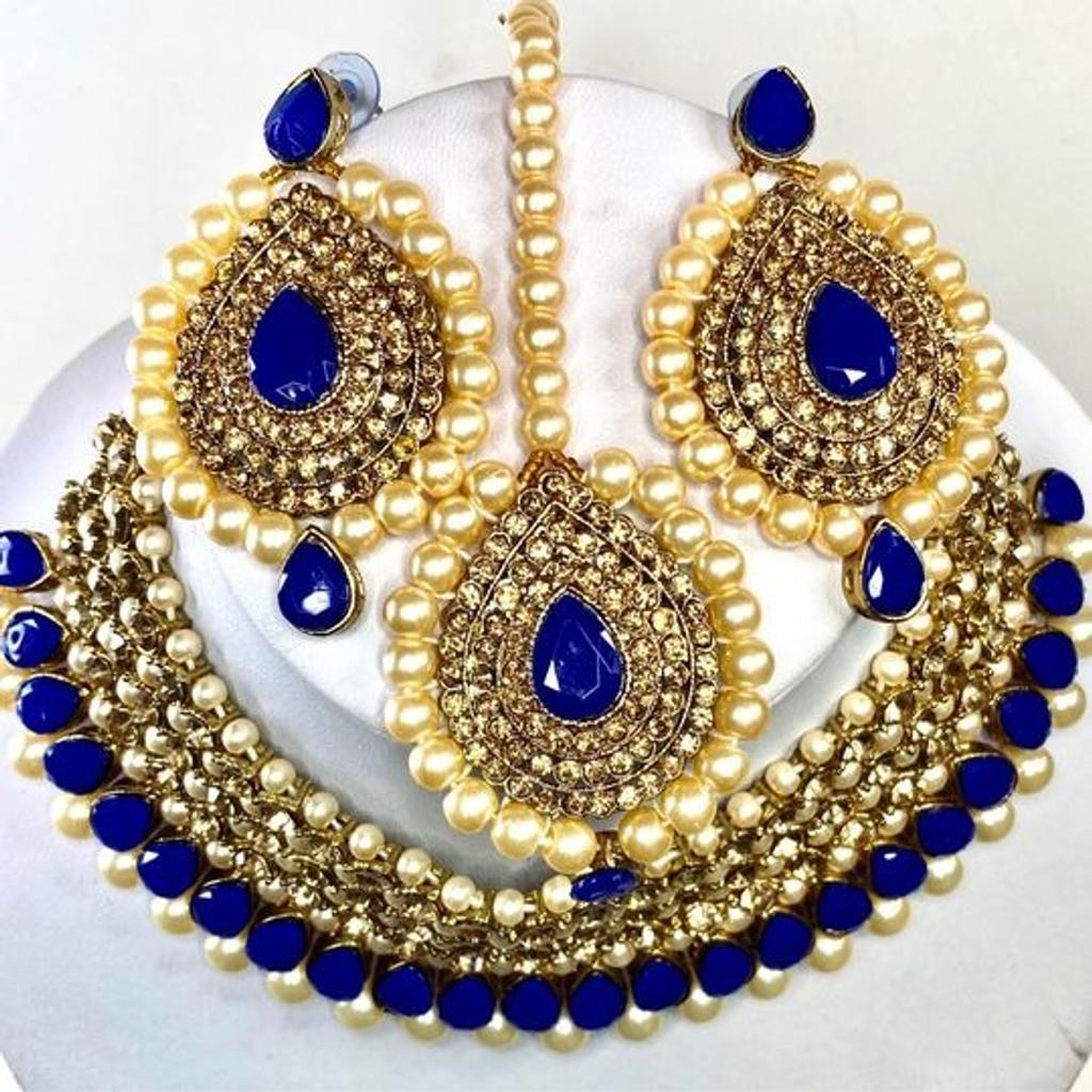 This beautiful 3 piece Choker Necklace, Earrings & Headpiece set is perfect for any Occasion. This amazing set is Gold Plated and filled with Bronze and Royal Blue Stonework. As the Jewellery is made from Zinc this is a durable material which will not discolour or corrode.
Care Instructions: Keep away from Water, Body Lotions and Perfumes