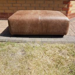 DFS leather footstool with saddle leather, colour Espresso
Width 36 inches
Depth 24 inches
Height 13 inches
Paid £500 less than a year old
Excellent condition no tears or scuffs
Collection only
NO TIME WASTERS OR SCAMMERS