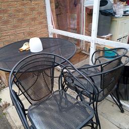 G arden Table and chairs good condition