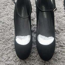 Black Jeffrey Campbell court shoes with ankle straps. This lovely pair of shoes are made of 100% suede and have a leather lining too synthetic sole, chunky heel and a strap around the ankle.
Can be dressed up/down for any occasion.
 👠👠
Have been worn once and are in immaculate condition, come with box selling due to injury of foot 😫😔
Purchased for £125 💷💳

Heel Height: 11cm concealed platform height: 1.5cm
Size 8/41