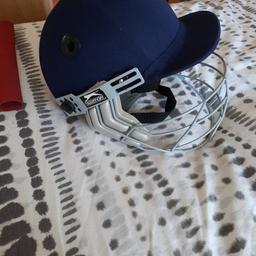 Slazenger junior cricket helmet
Used
has black screw cover missing - see last pic