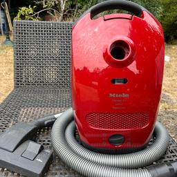 Miele Classic C1 Vacuum cleaner 
in wgood condition 
Fully working order
Can be seen working before buying
(See photos) for more details