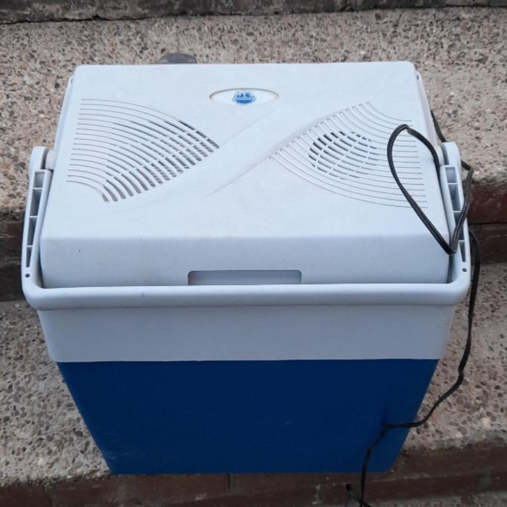 12v + 240v cool box in Ashfield District for £20.00 for sale Shpock