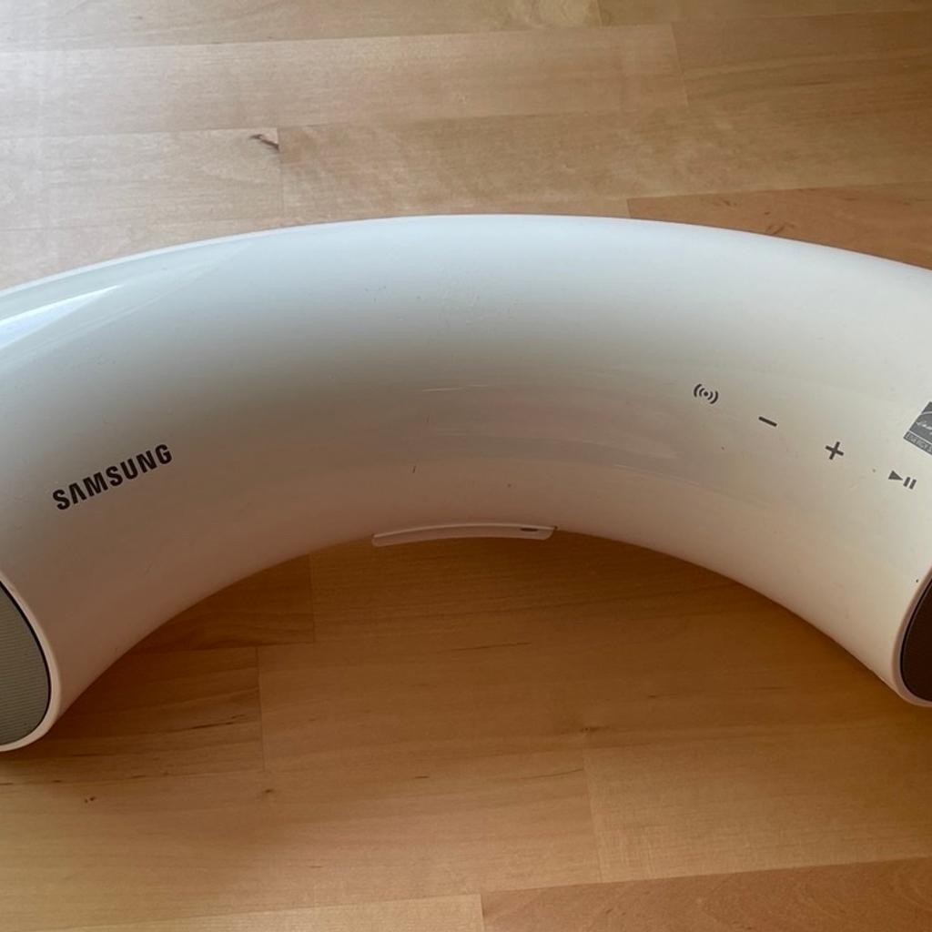 Samsung Soundbar Weiß

iPhone Samsung Huawei (einfach Bluetooth Kontakt)
sehr wenig gebraucht.

KEINE GARANTIE, GEWÄHRLEISTUNG ODER RÜCKNAHME DA PRIVATVERKAUF
