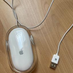 Optische Apple Maus mit Kabel
USB Anschluss
Model Nr. M5769
weiß / transparent
Wenig verwendet, nur minimale Gebrauchspuren