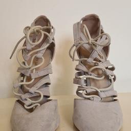 Size 6 New Look Grey Suede Heels
Worn a couple of times