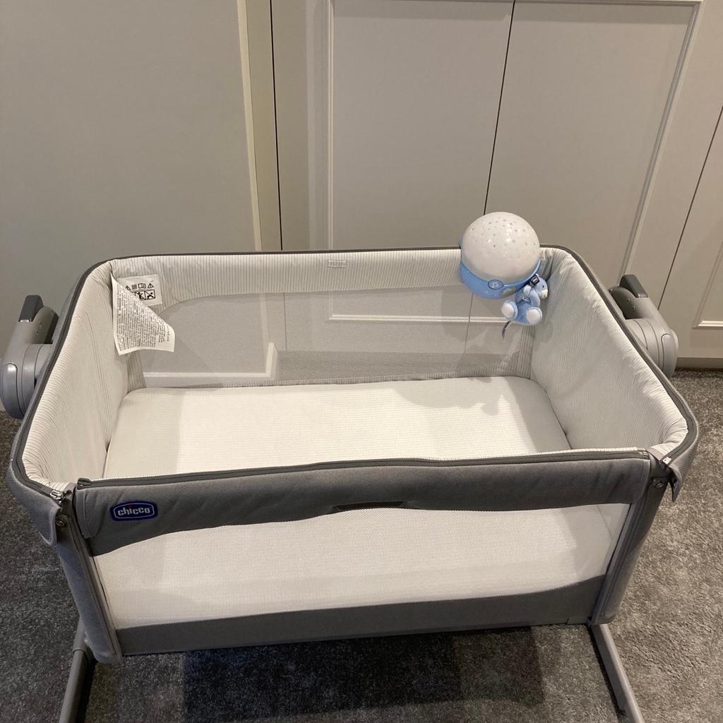 Chicco next 2 me magic Bedside crib in LE8 Blaby für £ 50,00 zum