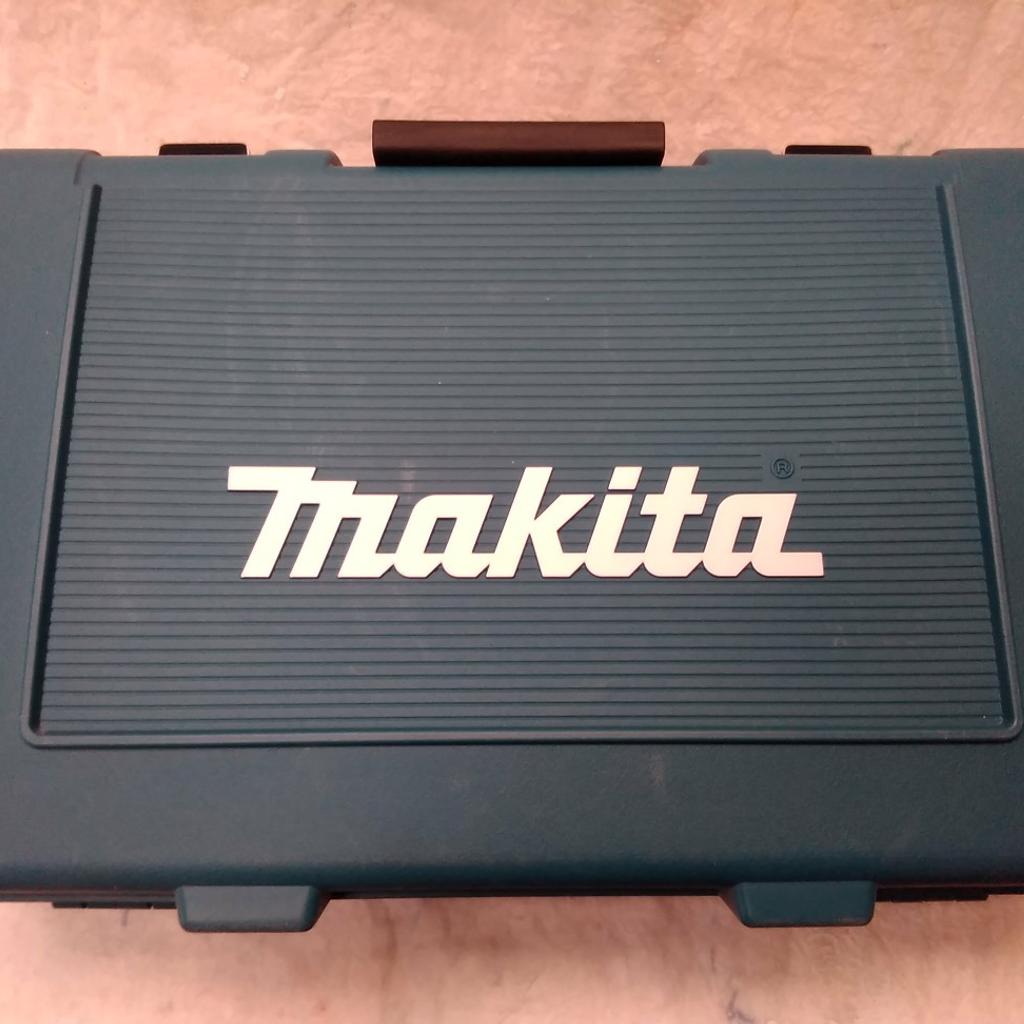 Verkaufe neuwertigen Makita Koffer für Akkuschrauber, Taschenlampe, Ladegerät und Akkus! Koffer ist abschließbar! Ohne Inhalt! Versand gegen Aufpreis möglich!