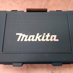 Verkaufe neuwertigen Makita Koffer für Akkuschrauber, Taschenlampe, Ladegerät und Akkus! Koffer ist abschließbar! Ohne Inhalt! Versand gegen Aufpreis möglich!