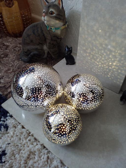 Buy & Sell Merseyside Saint Helens - Photos for LIGHT UP SILVER GLASS BALLS!! .. BRAND NEW!!