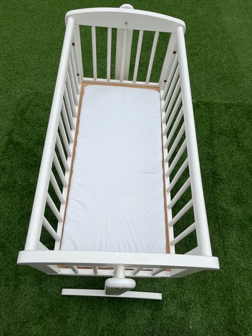 Buy & Sell Surrey Runnymede - Photos for swinging crib and mattress