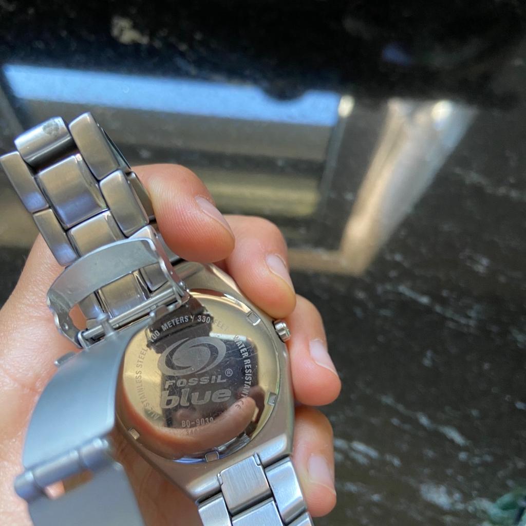 Fossil Blue Herren Armbanduhr
Sehr guter Zustand, siehe Fotos!
Neue Batterien werden benötigt!

Versand zzgl. 4€ unversichert oder 6€ versichert!

Paypal Freunde möglich.

Privatverkauf keine Garantie und keine Rücknahme.