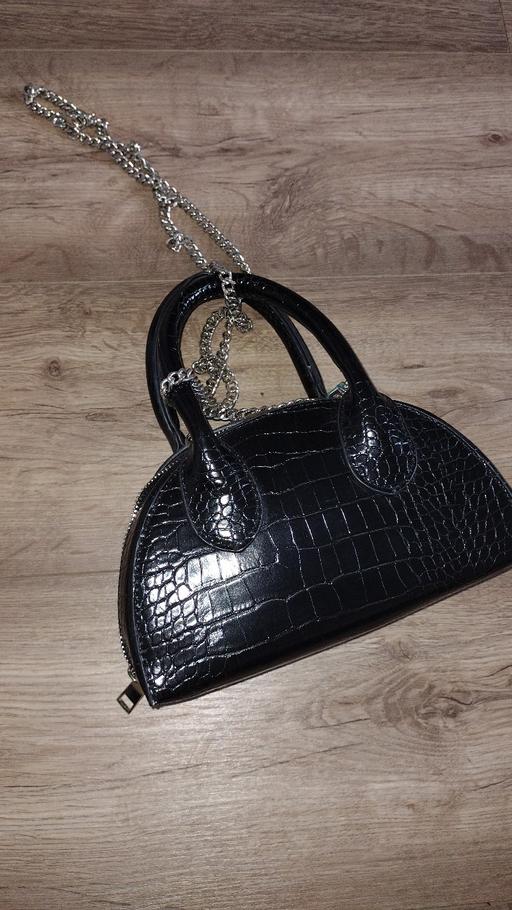 Buy & Sell Merseyside Wirral - Photos for Black cute handbag with chain