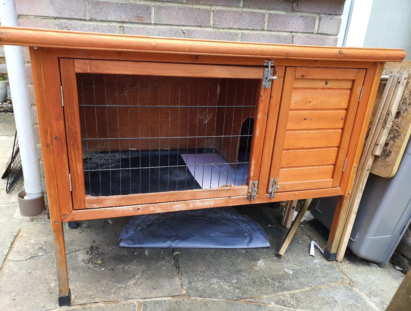 Rabbit hutch and winter cover in BD18 Bradford for £30.00 for sale Shpock