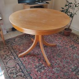 Runder Holztisch mit 4 Beinen, Durchmesser 90 cm, Höhe 74cm, Selbstabholung in Wörgl
