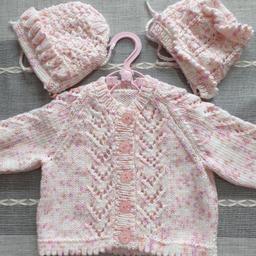 1 set only
3m Picot Lace Set
Hand knit Pink Fleck
Cardigan  
plus 2 different 
Bonnets 15" Circumference
Knitted in cotton effect

Chest 20"
5  Flower Buttons
Length back neck to hem 10"
Raglan Sleeve Under Arm 7"
Hat Head Circumference 15.5"

WILL COMBINE POSTAGE Depending on size of parcel