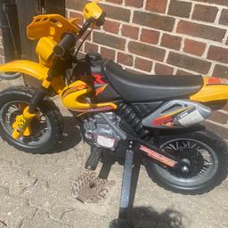 Needs a wipe down and stabilisers could do with a tighten (screwdriver) In prefer working order barley used been in storage. With charger, collection only SE1