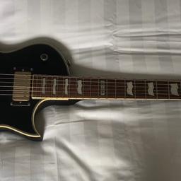 Here we have a beautiful looking ESP LTD EC256 guitar in black and gold livery. Low action and fantastic set up. One machinehead not original but replaced with an identical looking replacement. Condition is very good.