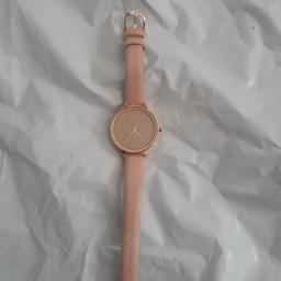 new look watch. worn once only and packed away. as new condition. just needs a new battery.
selling more watches on my page.
pickup Lozells B19 or Saltley B8
can post out at £3.50 costs.