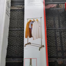 verkauft wird ein original verpackter Garderobenständer
von 98bis170cm stufenlos verstellbar

Privatverkauf