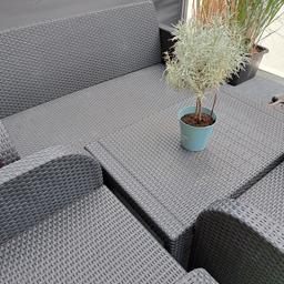Verkaufen unsere 4 teilige Sitzlounge aus Rattan in der Farbe grau mit passenden Auflagen. 
Abholung möglich.