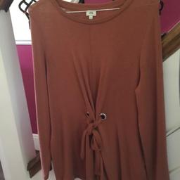 River Island top/thin knit size 10/12 quite roomy.