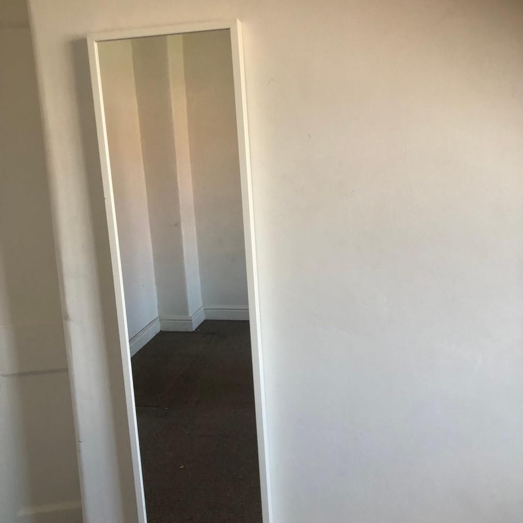 IKEA STAVE TALL MIRROR WITH WHITE FRAME in SM4 Merton für £ 10,00 zum