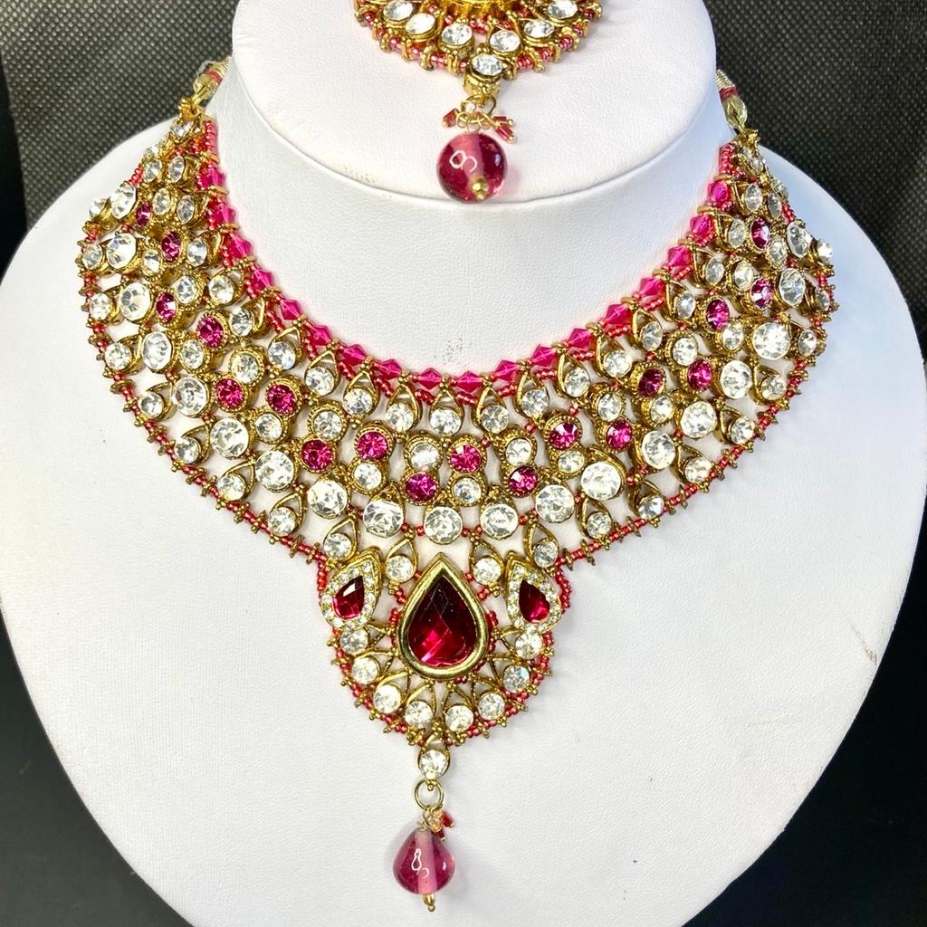 This Beautiful 3 piece Choker Necklace, Earrings & Headpiece set is perfect for any Occasion. This amazing set is Gold Plated and filled with Stonework. As the Jewellery is made from Zinc this is a durable material which will not discolour or corrode.
Care Instructions: Keep away from Water, Body Lotions and Perfumes
