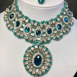 This Beautiful 3 piece Choker Necklace, Earrings & Headpiece set is perfect for any Occasion. This amazing set is Silver Plated and filled with Stonework. As the Jewellery is made from Silver this is a durable material which will not discolour or corrode.
Care Instructions: Keep away from Water, Body Lotions and Perfumes