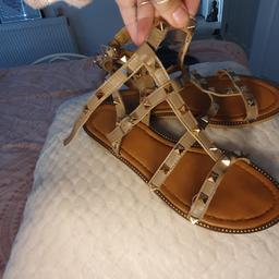 Asos Galdiator Sandal. 

Tan and Gold

Worn a cpl times if that. 

Size 6

Collection E14 or Post for £4.00