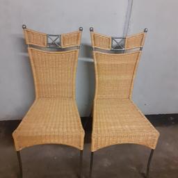 verkaufe hier 2 Stühle mit Metallrahmen. Werden nicht mehr benötigt. 40 Euro für beide.