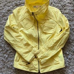 Next Bright Yellow Coat. Size 10. Immaculate Condition.

Collection S64 Area. Can post for Additional Post &!Packing Fees. 😊
