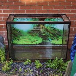 Aquarium 3ft 6" long x 30" high x 16" wide, 12mil thick glass, had especially made from retailer. Cost me over £400 new

Glass sliding top both sides, for easy access and to keep fishor repltiles from escaping.

Slight chip n bit missing on one of glass lids.

Selling as no longer used.
Been stored in garden so needs a clean up.

COLLECTION FROM PRESTON PR1