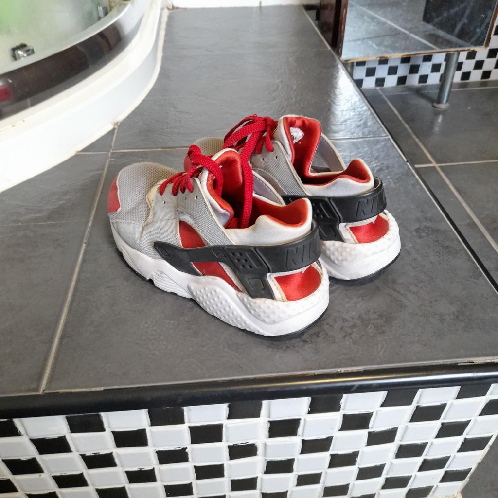 ■ PRICE: £30

■ SIZE 2 (UK) / 34 (EUR) / 21.5 (CM)
▪ I think they're kids? Or may fit small ladies?

■ CONDITION: GREAT
▪ Some marks + minor wear

■ INFO:
▪ Brand: Nike Huarache
▪ Colour: Red/Grey
▪ Does not include shoe box
▪ Bought for £60+
▪ Selling as moving house/downsizing

--------------------

Collection (M34 5PZ)

--------------------

Tags: manchester Gorton Ashton Denton Openshaw Droylsden Audenshaw hyde tameside north west salford ancoats stockport bolton reddish oldham fallowfield trafford bury cheshire longsight worsley nike trainers kids trainers boys trainers size 1 trainers size 1.5