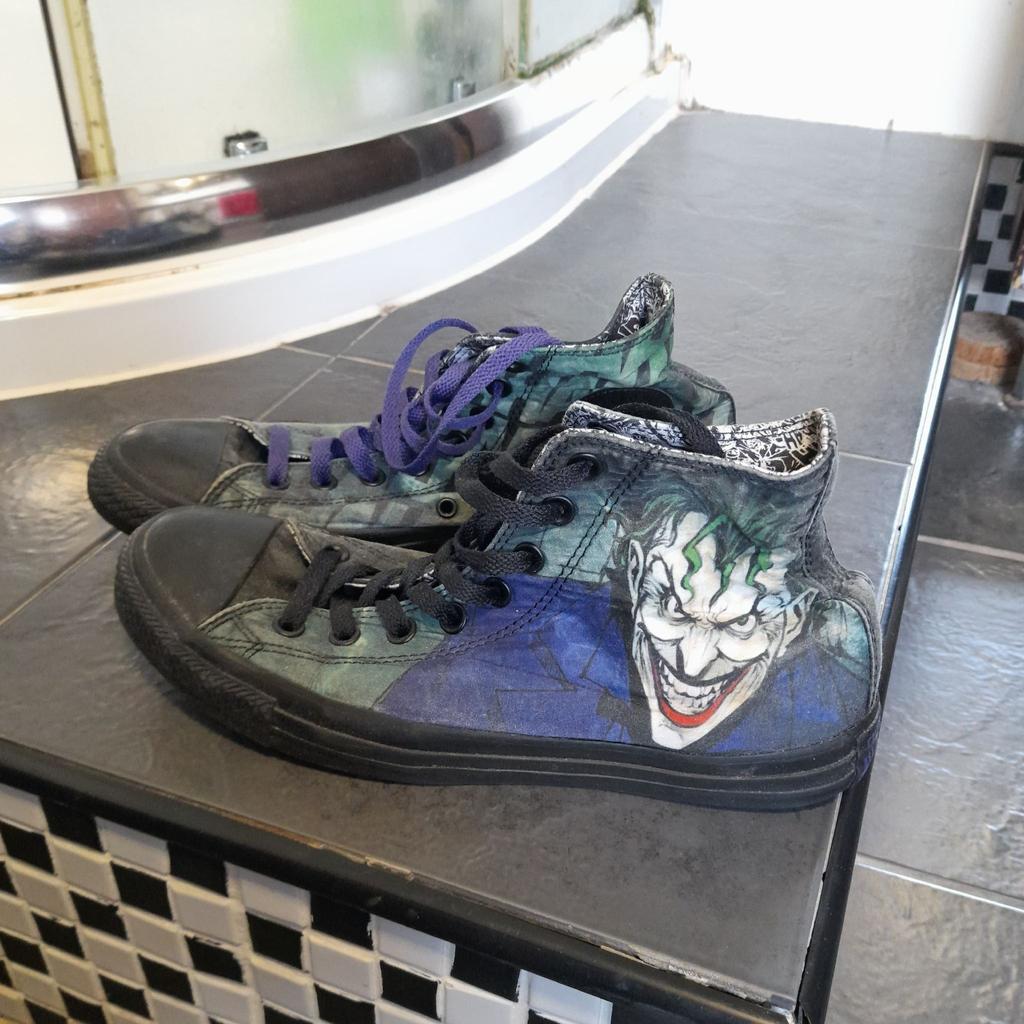 ■ PRICE: £40

■ SIZE 8 (UK) / 41.5 (EUR)

■ CONDITION: LIKE NEW
▪ Some minor damage/fading to the exterior

■ INFO:
▪ Brand: Converse
▪ I think it's based on the Joker from The Suicide Squad film played by Jared Leto
▪ Does not include shoe box
▪ Different coloured laces on each shoe
▪ Can no longer be bought
▪ Selling as don't wear anymore and moving house/downsizing

--------------------

Collection (M34 5PZ)

--------------------

Tags: manchester Gorton Ashton Denton Openshaw Droylsden Audenshaw hyde tameside north west salford ancoats stockport bolton reddish oldham fallowfield trafford bury cheshire longsight worsley pumps purple dc comics batman villain size 7 size 7.5 mens unisex canvas trainers Chuck Taylor All Star special edition heath ledger
-