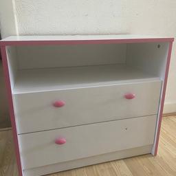chest of drawers

chest of drawer measures:
width: 65.5cm
depth: 35.5cm
hight: 58cm

( only one handle is missing )