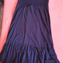 1 Sommerkleid Neckholder schwarz Kleid 36/38, Länge 76 cm, Weite 34-50 cm dehnbar, ohne Träger, leichte Jerseyqualität. Versand möglich für 2,85€